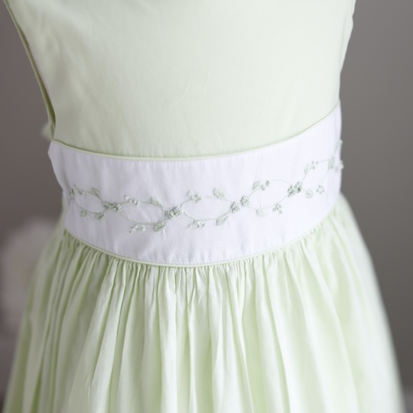 Strasburg Dress Sleeveless Apple Green With Embroidery Size 5/6 Spring Portrait - Picture 3 of 7